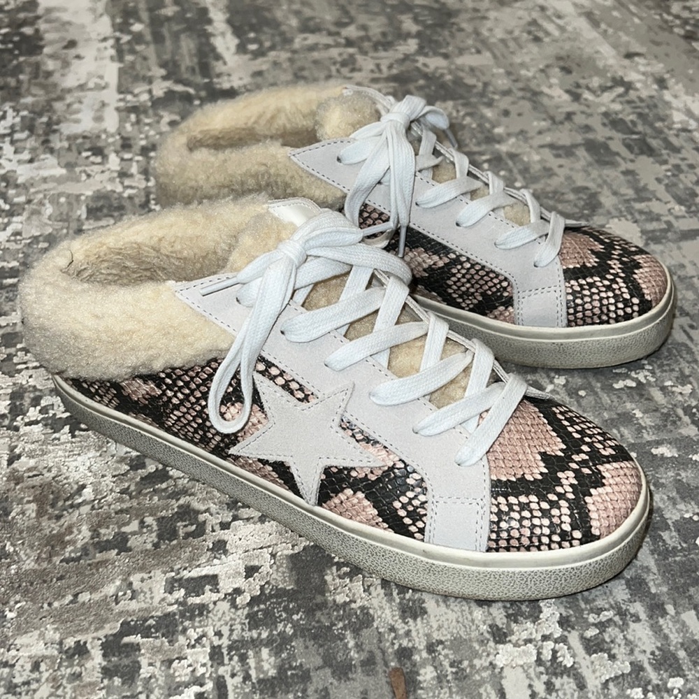 Steve Madden sneakers with fur trim, size 9